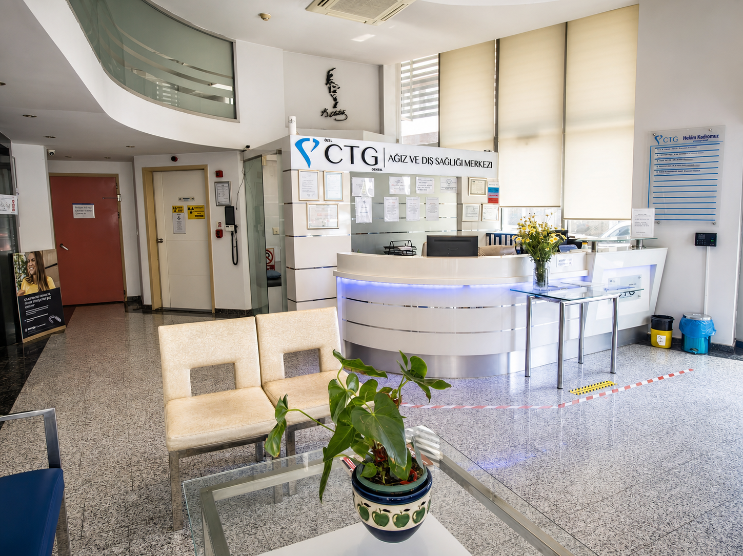 Modern CTG Dental klinik resepsiyonu